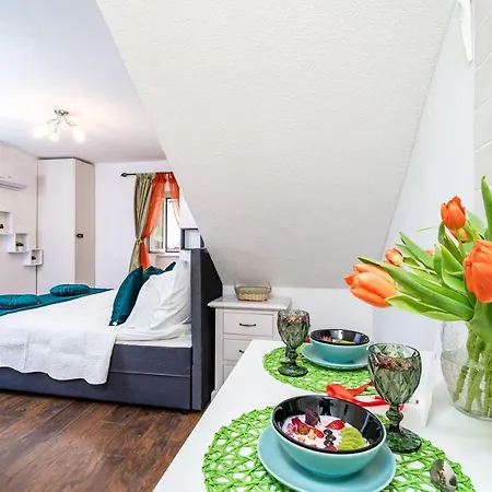 Apartment Plaza *