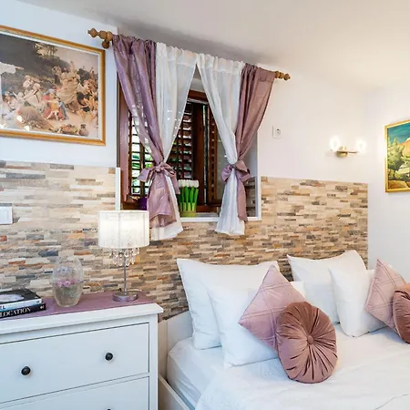 Plaza Apartment